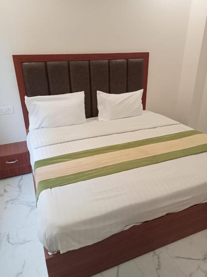 Hotel Kaushik Palace Haridwār Zewnętrze zdjęcie